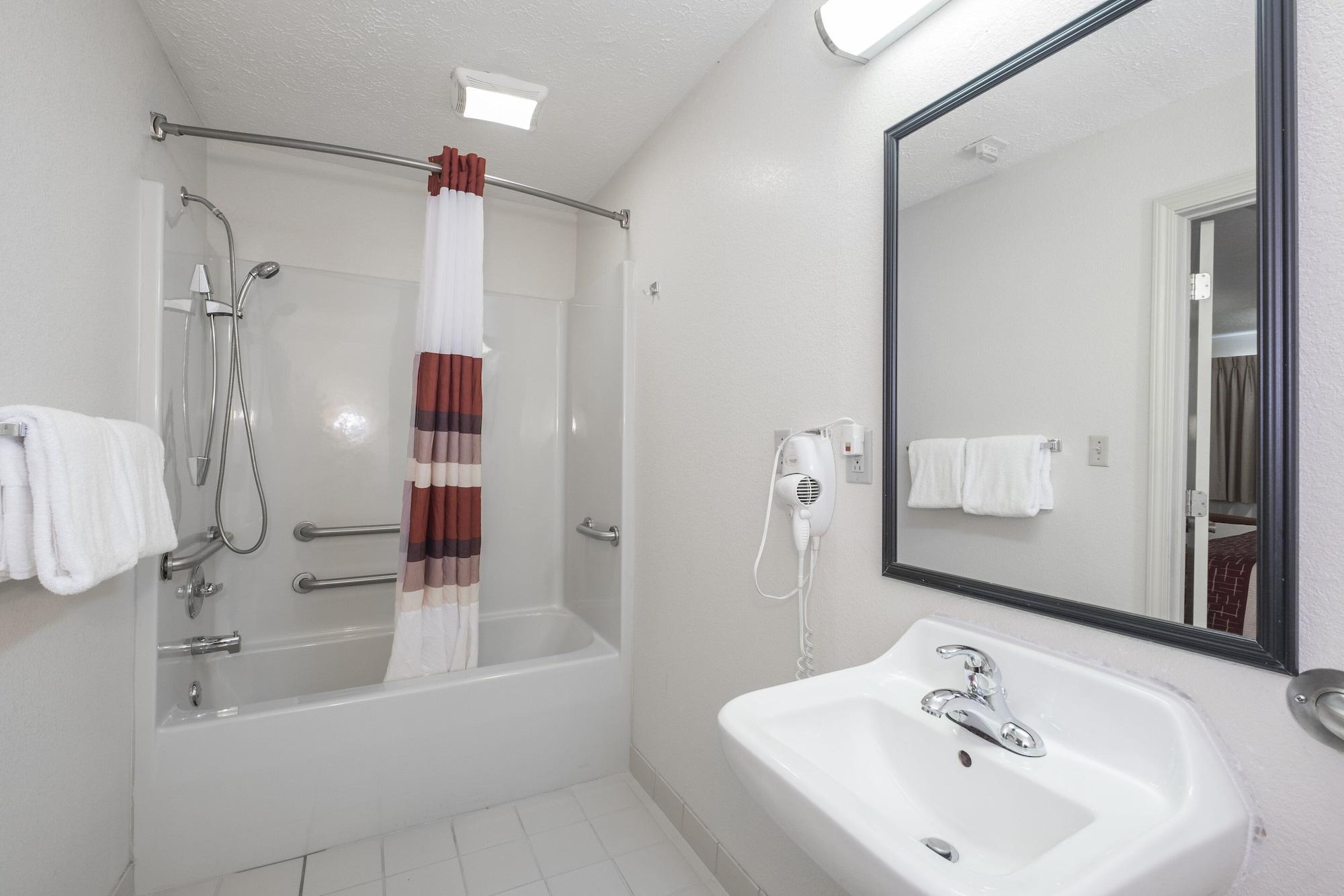 Red Roof Inn Columbus Northeast Уестървил Екстериор снимка