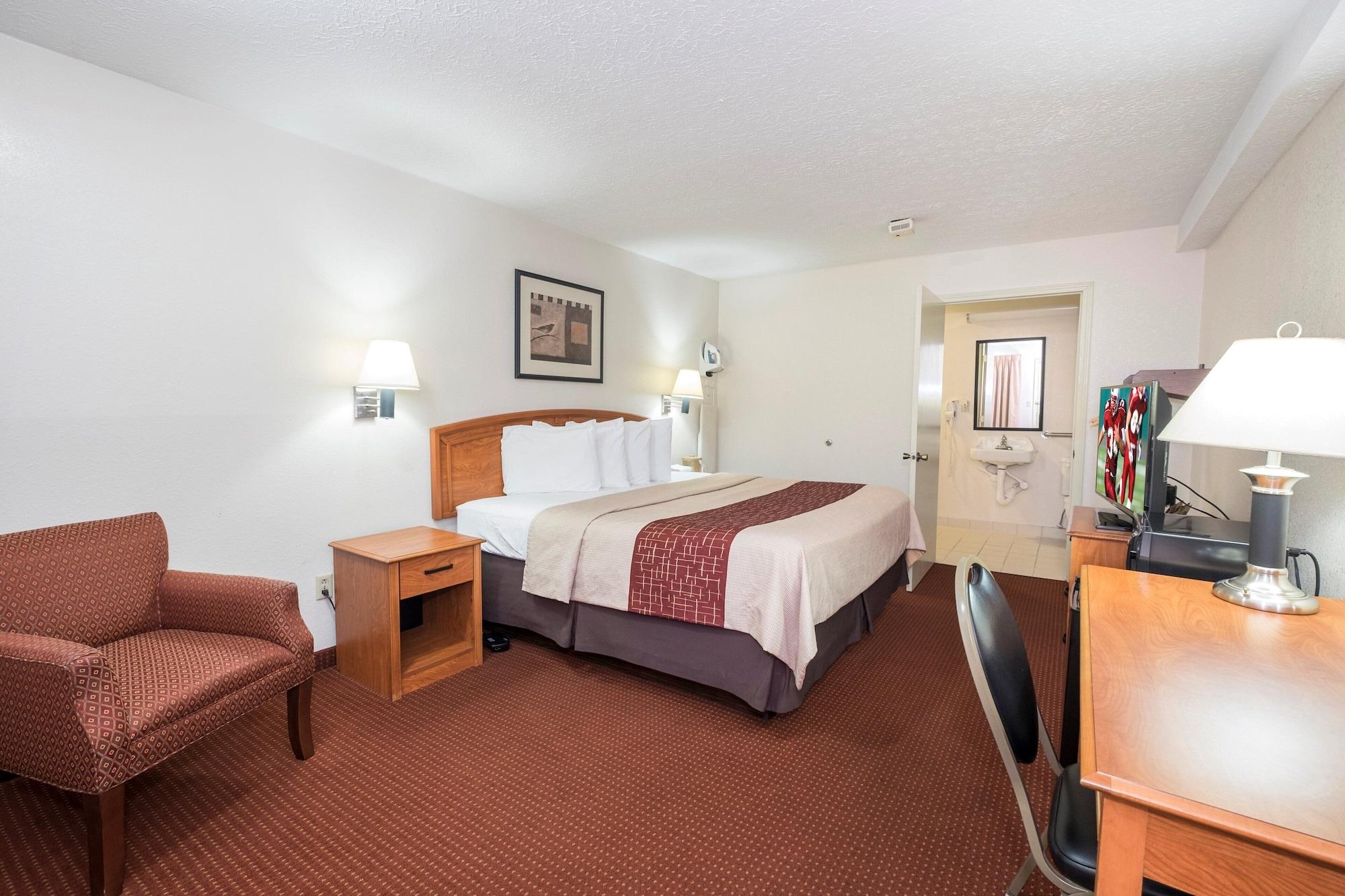 Red Roof Inn Columbus Northeast Уестървил Екстериор снимка