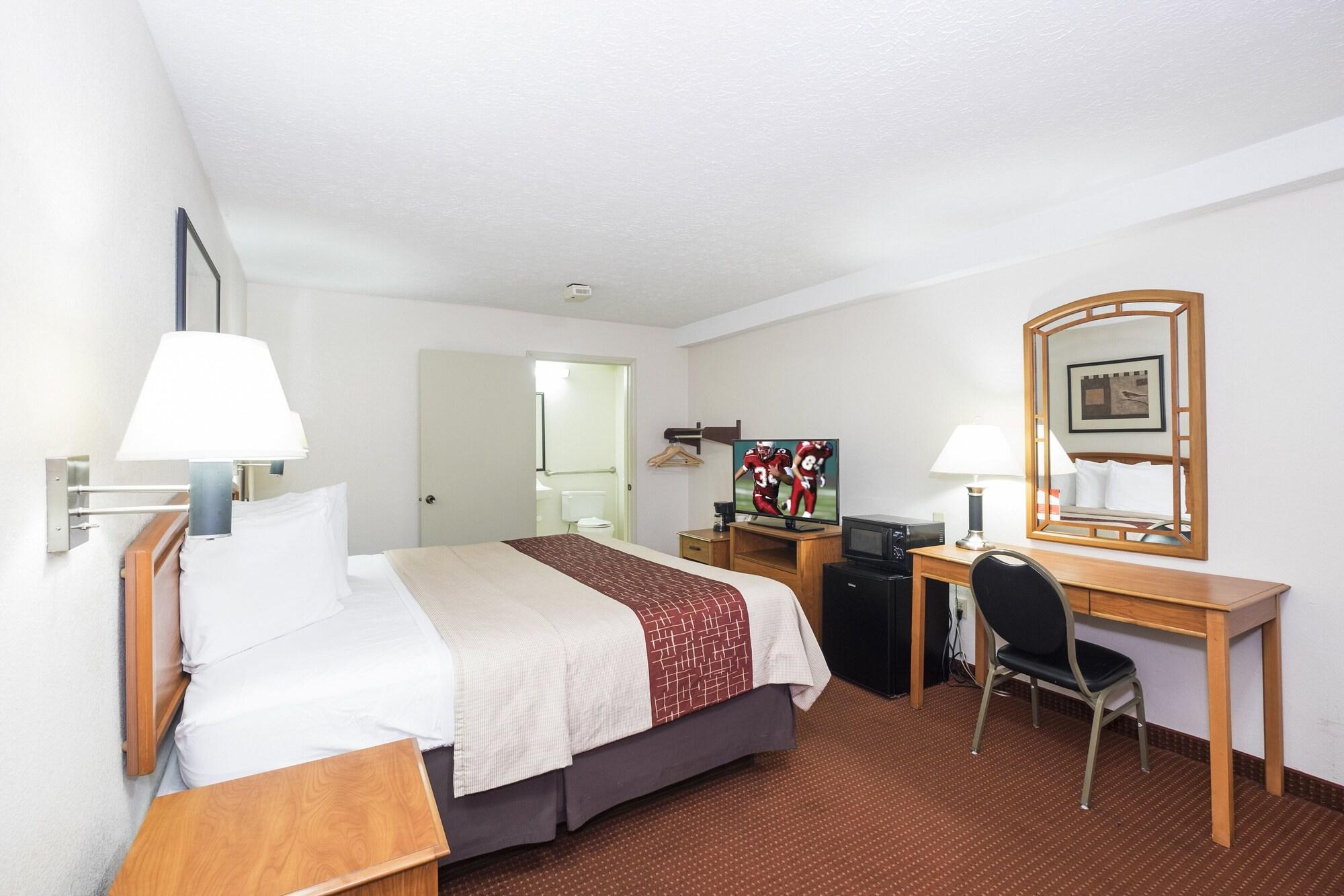 Red Roof Inn Columbus Northeast Уестървил Екстериор снимка