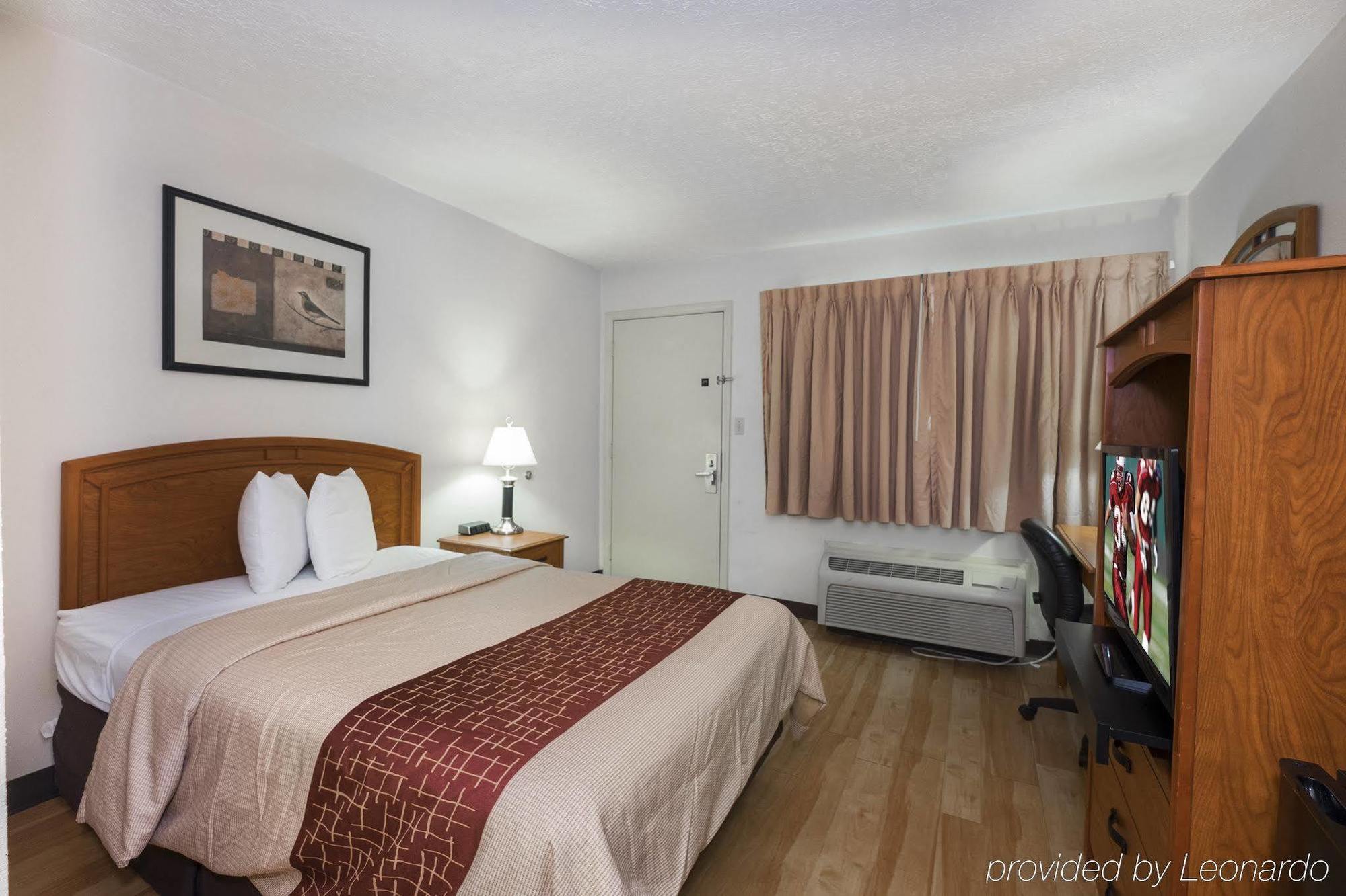 Red Roof Inn Columbus Northeast Уестървил Екстериор снимка